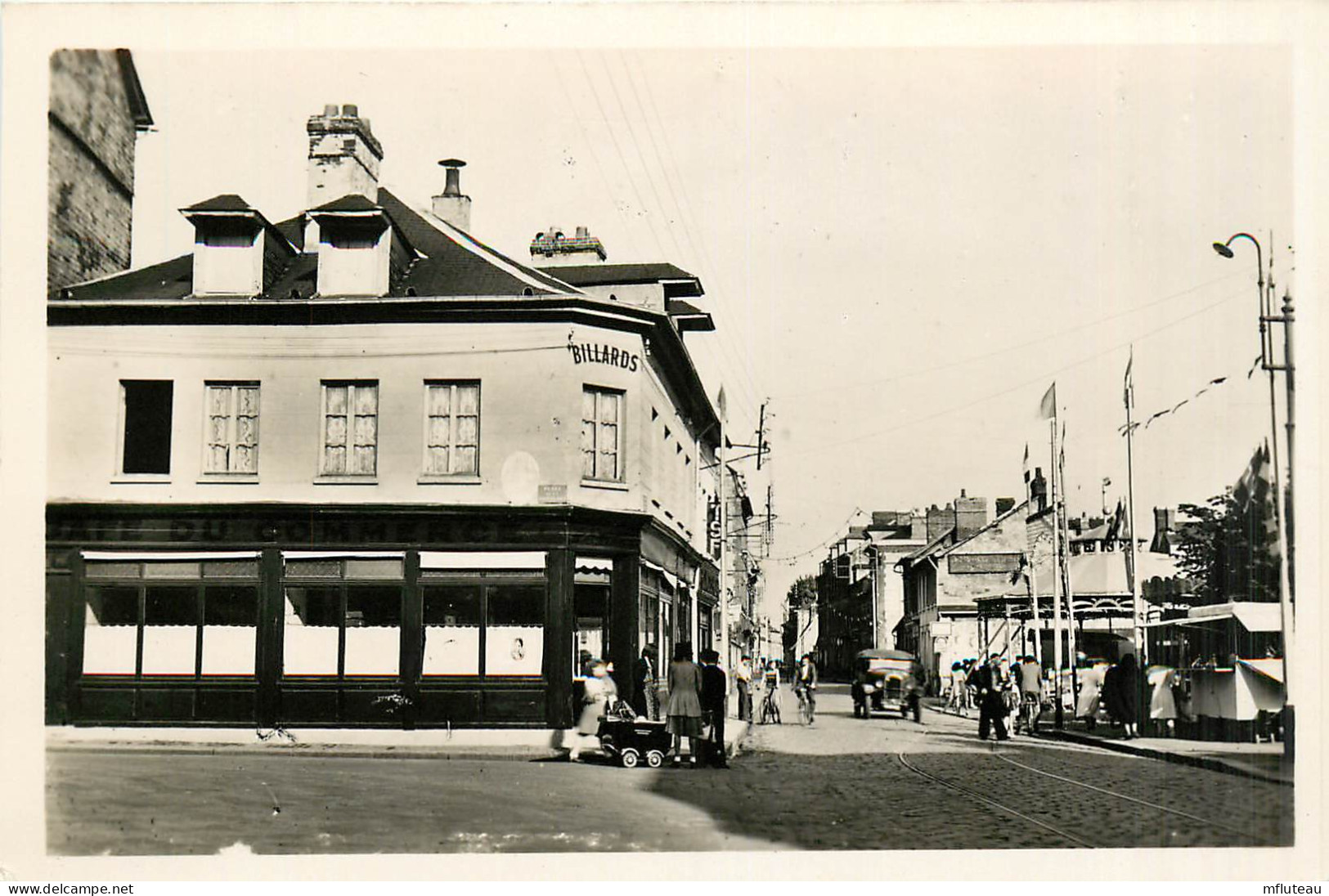 76* CAUDEBEC LES ELBEUF     Place De La Mairie (cpsm 9x14cm)        RL27,1187 - Caudebec-lès-Elbeuf