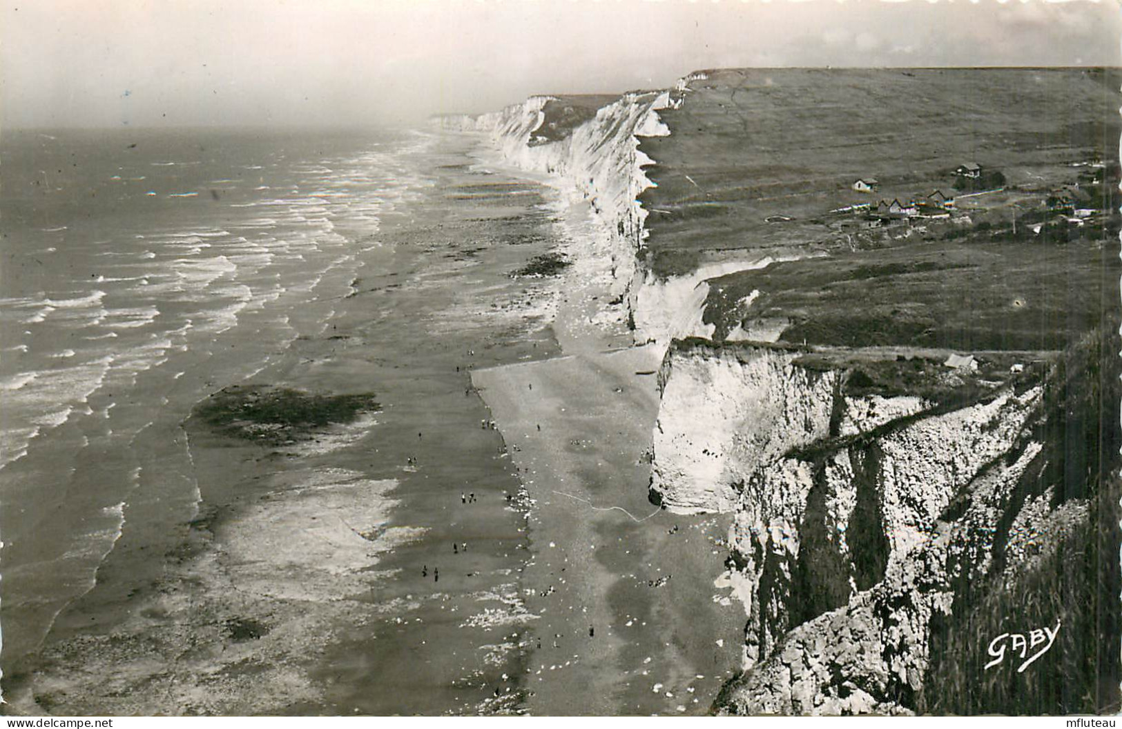 76* BERNEVAL  La Plage Et Les Falaises (cpsm 9x14cm)             RL27,1166 - Berneval