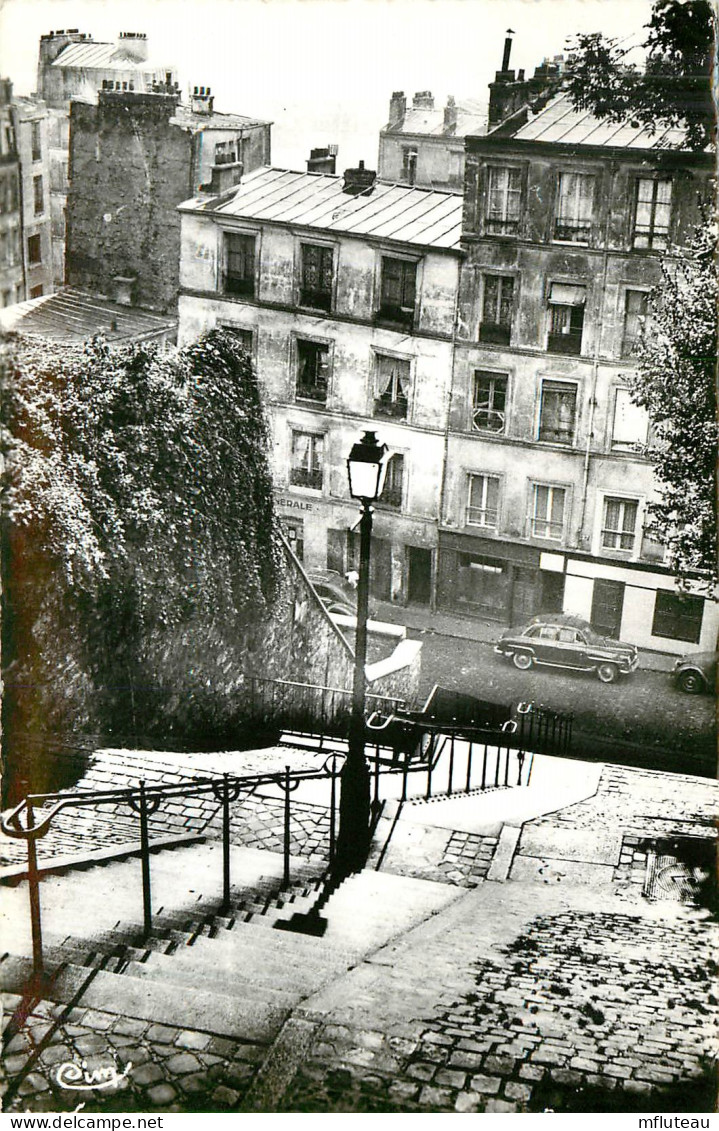 75* PARIS (18)   Montmartre -  Rue Du Calvaire (cpsm 9x14cm)          RL27,0893 - Arrondissement: 16