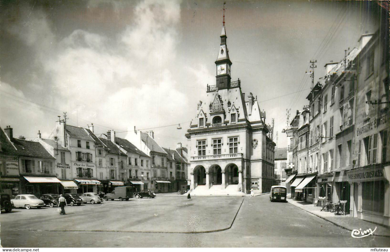 77* LA FERTE SOUS JOUARRE  Place Hotel De Ville (cpsm 9x14cm)       RL27,1579 - La Ferte Sous Jouarre