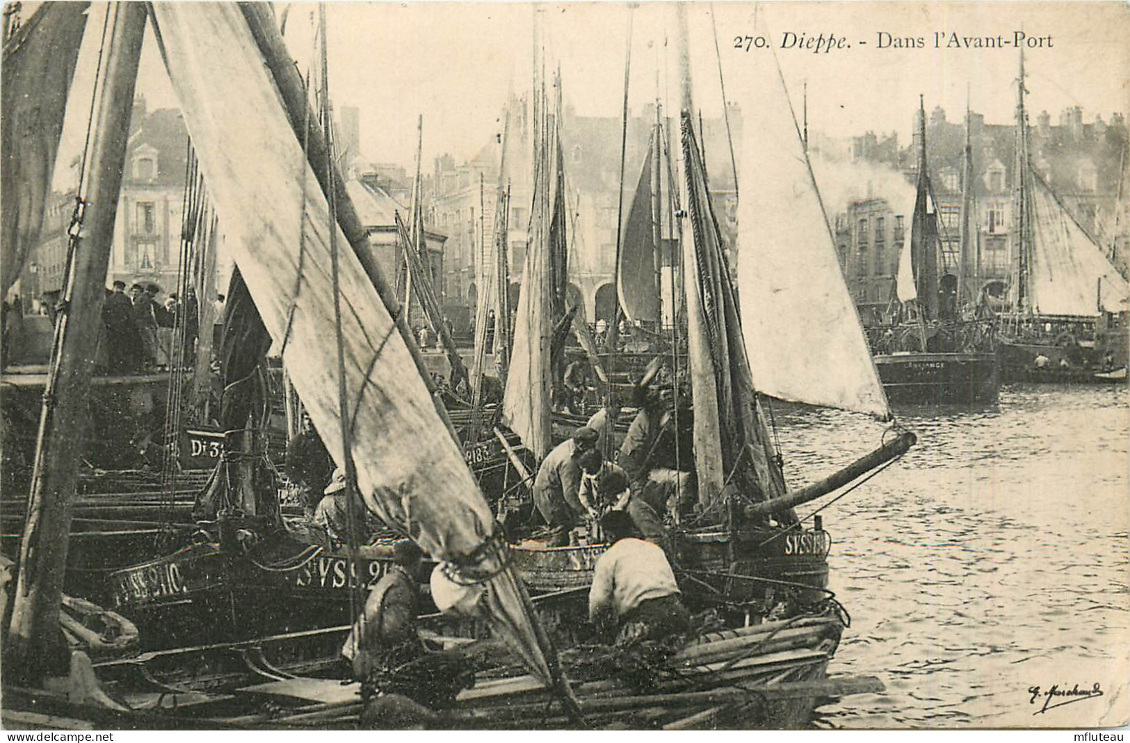 76* DIEPPE  Dans L Avant Port     RL27,1570 - Dieppe