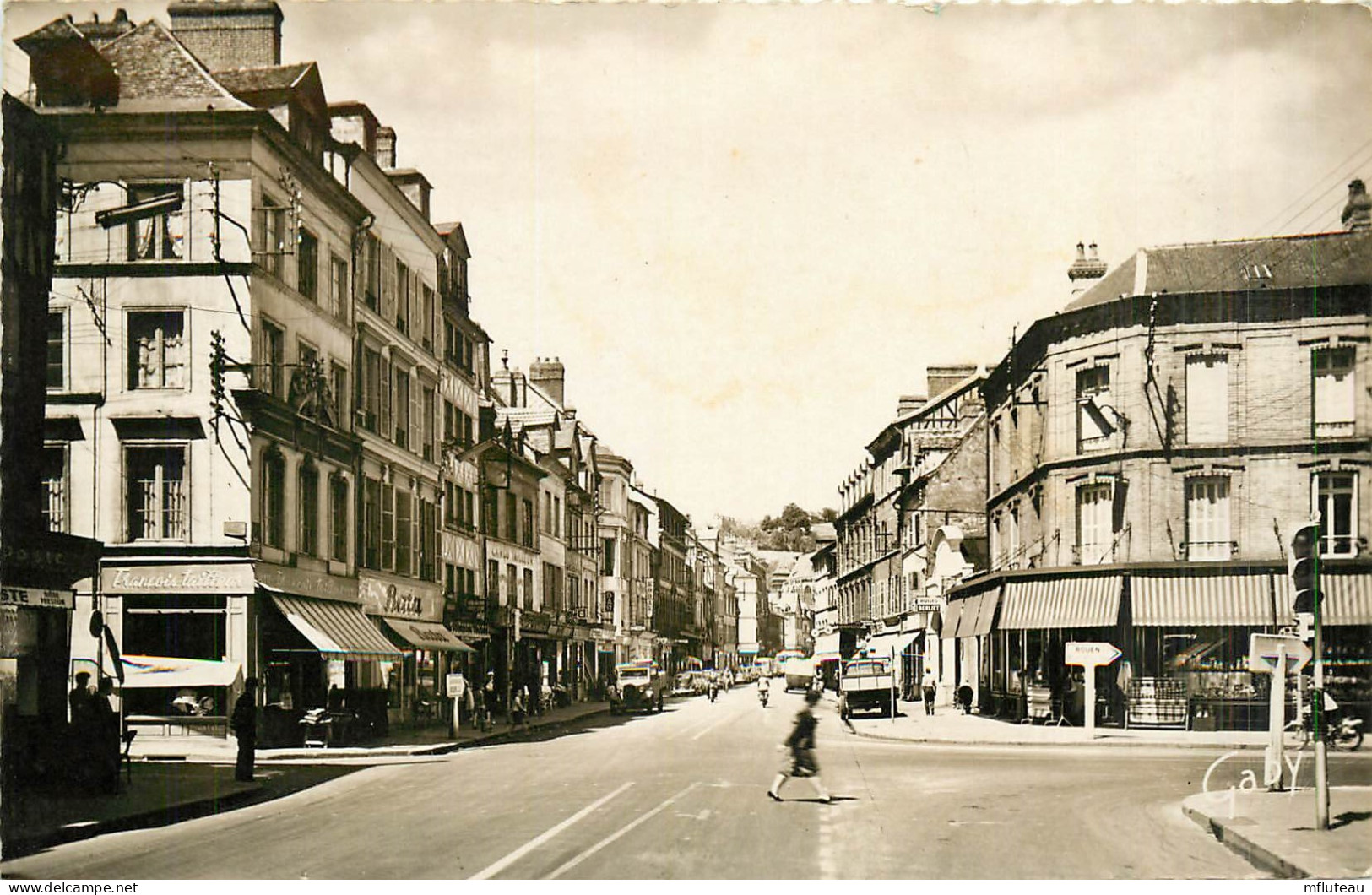 76* ELBEUF   Carrefour Rue St Jean  Rue De La Republique (cpsm 9x14cm)        RL27,1306 - Elbeuf