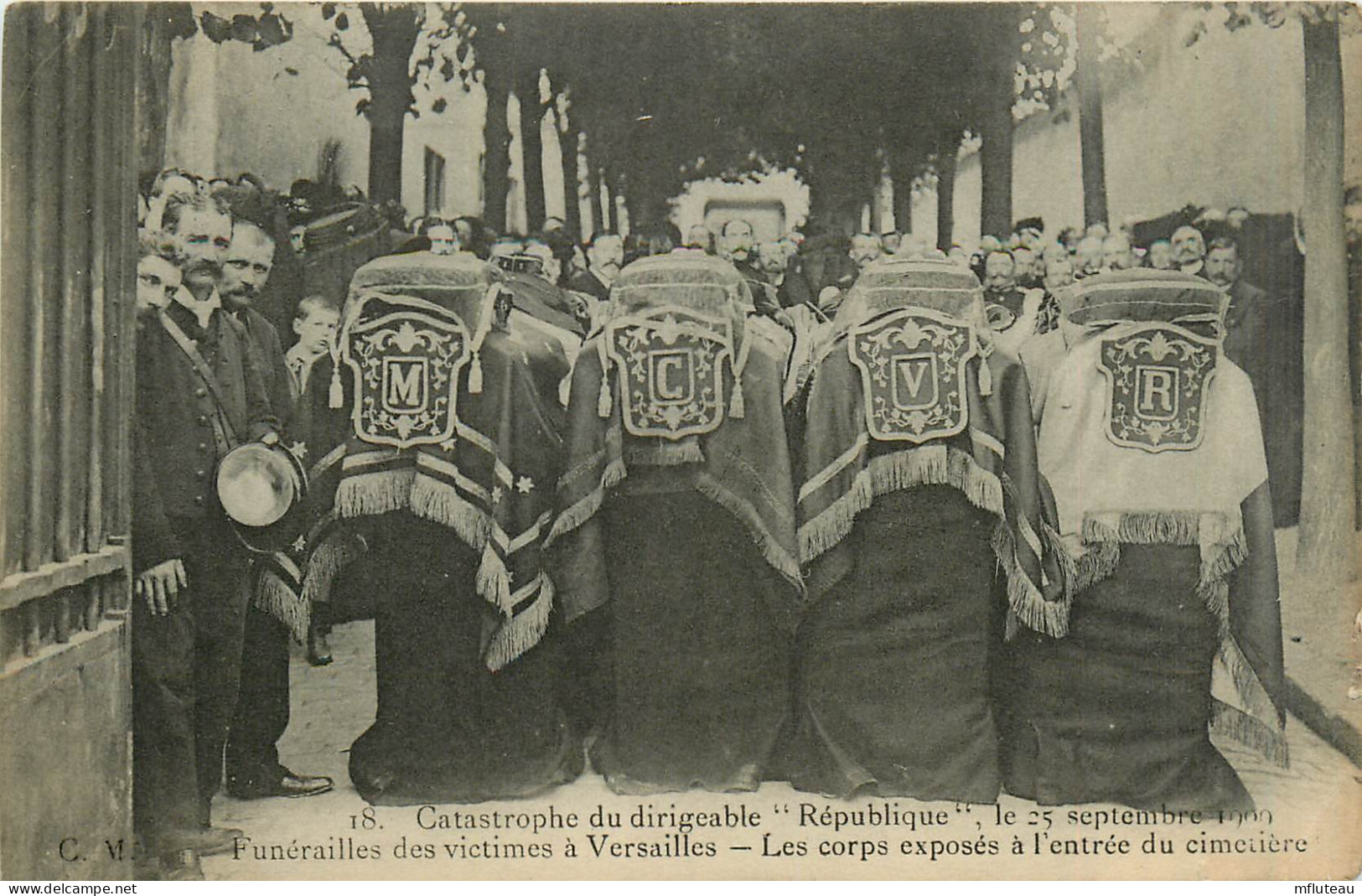78* VERSAILLES  Catastrophe « republique » Corps Exposes Au Cimetiere        RL27,1992 - Versailles