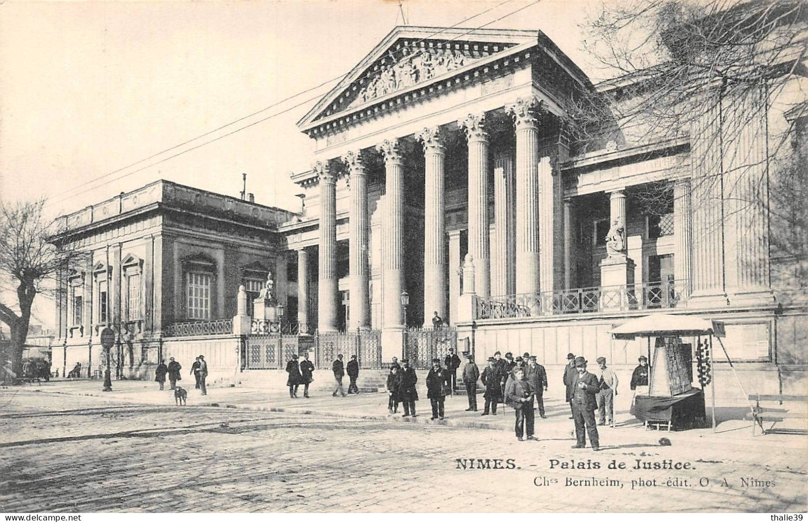 Nîmes Palais De Justice Marchande Vente De Cartes Postales - Nîmes