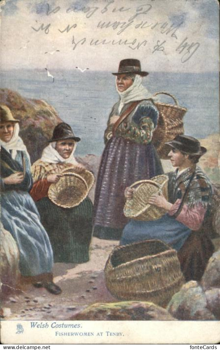 11004307 Tenby Wels Costumes Fisherwomen  Pembrokeshire - Autres & Non Classés