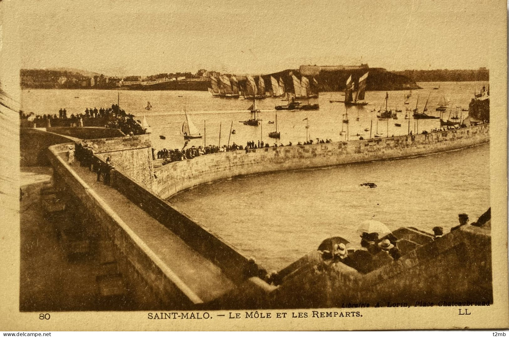 CPA (Ille Et Vilaine). SAINT MALO. Le Môle Et Les Remparts (n°80) - Saint Malo