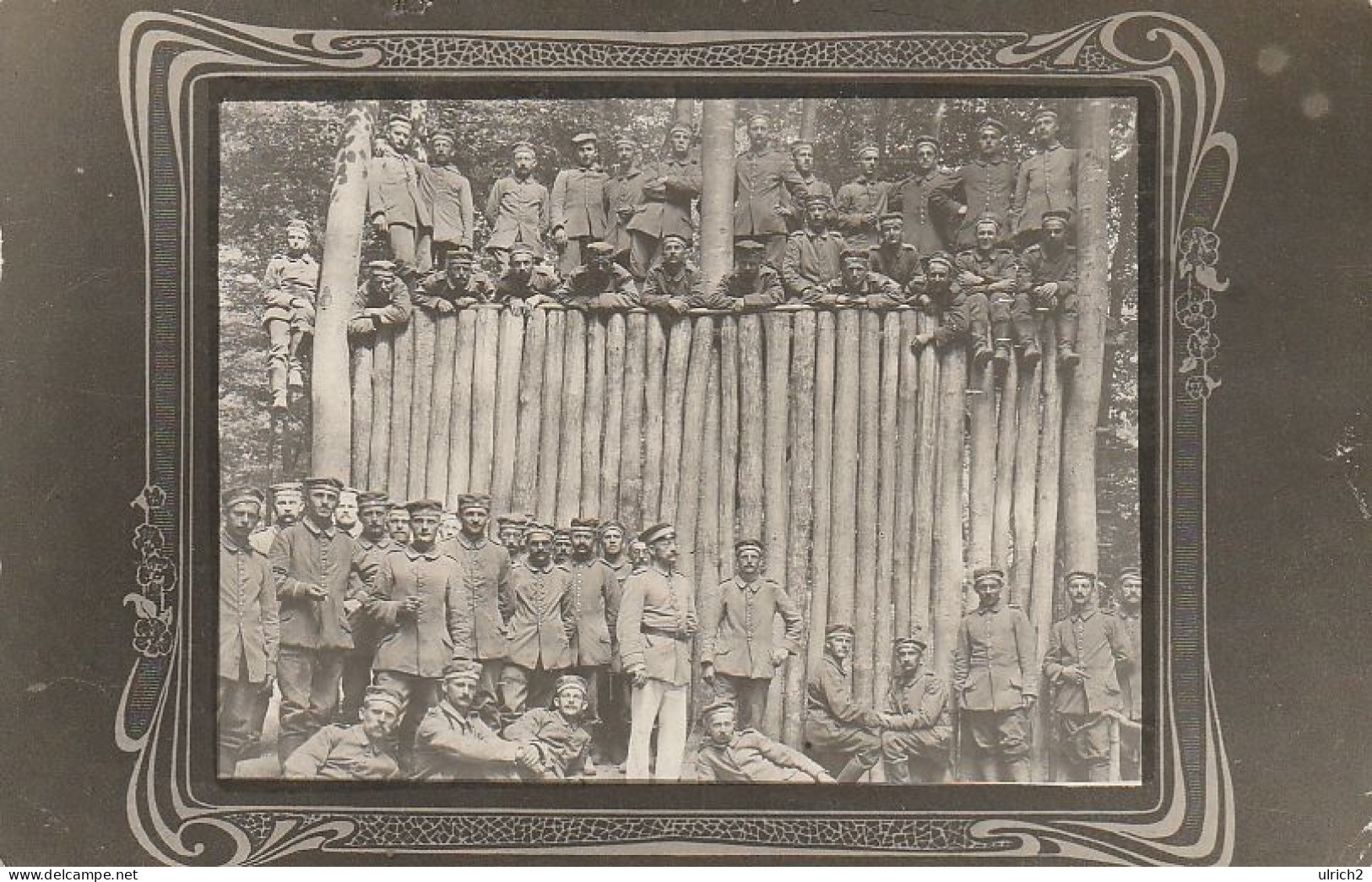 AK Foto Gruppe Deutsche Soldaten Mit Baumstämmen - Feldpost Rekruten-Depot 19. Ersatz Division - 1916 (69543) - War 1914-18
