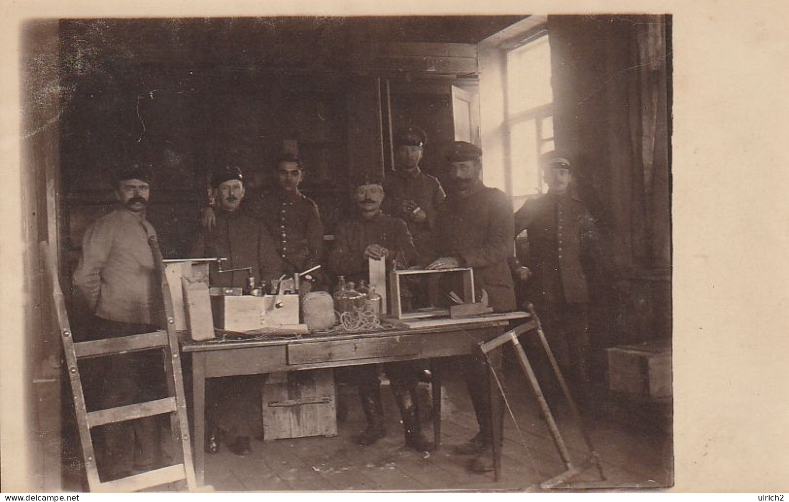 AK Foto Gruppe Deutsche Soldaten In Tischlerwerkstatt - Kowno Litauen Russland - 1918 (69545) - War 1914-18
