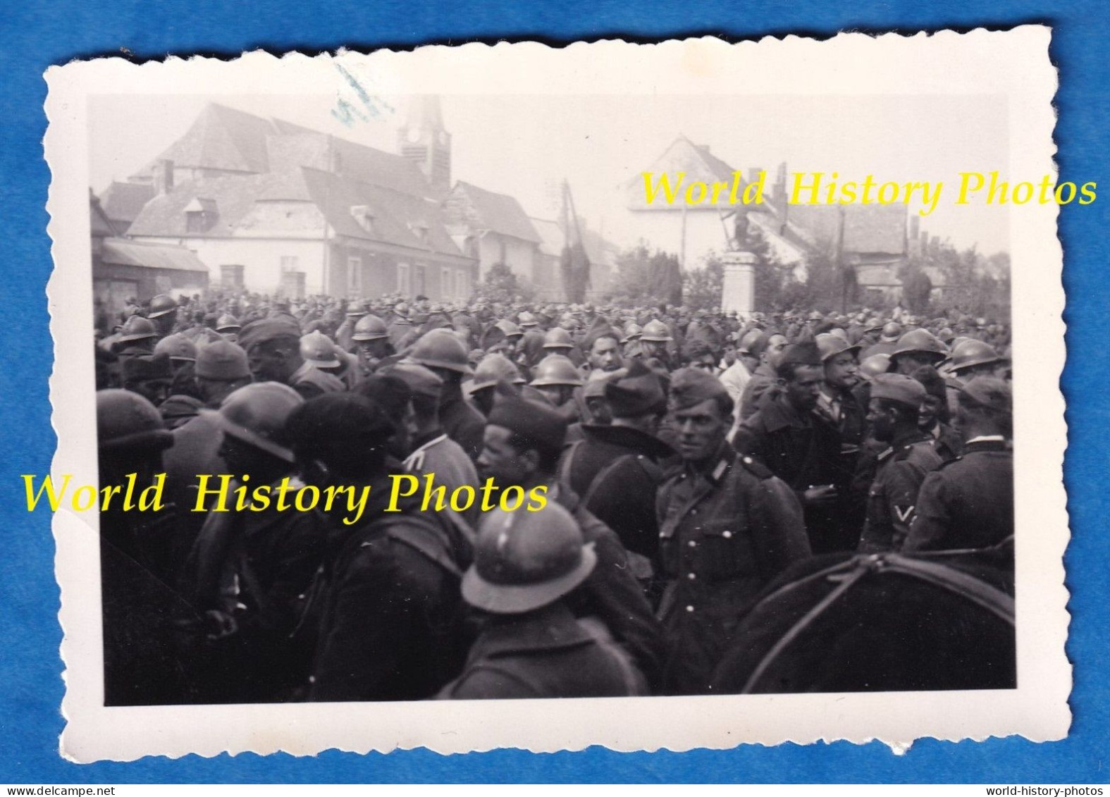 Photo Ancienne D'un Soldat Allemand - LANDOUZY La VILLE - Prisonniers & Monument Aux Morts - 1940 - WW2 Eparcy Hirson - Guerre, Militaire