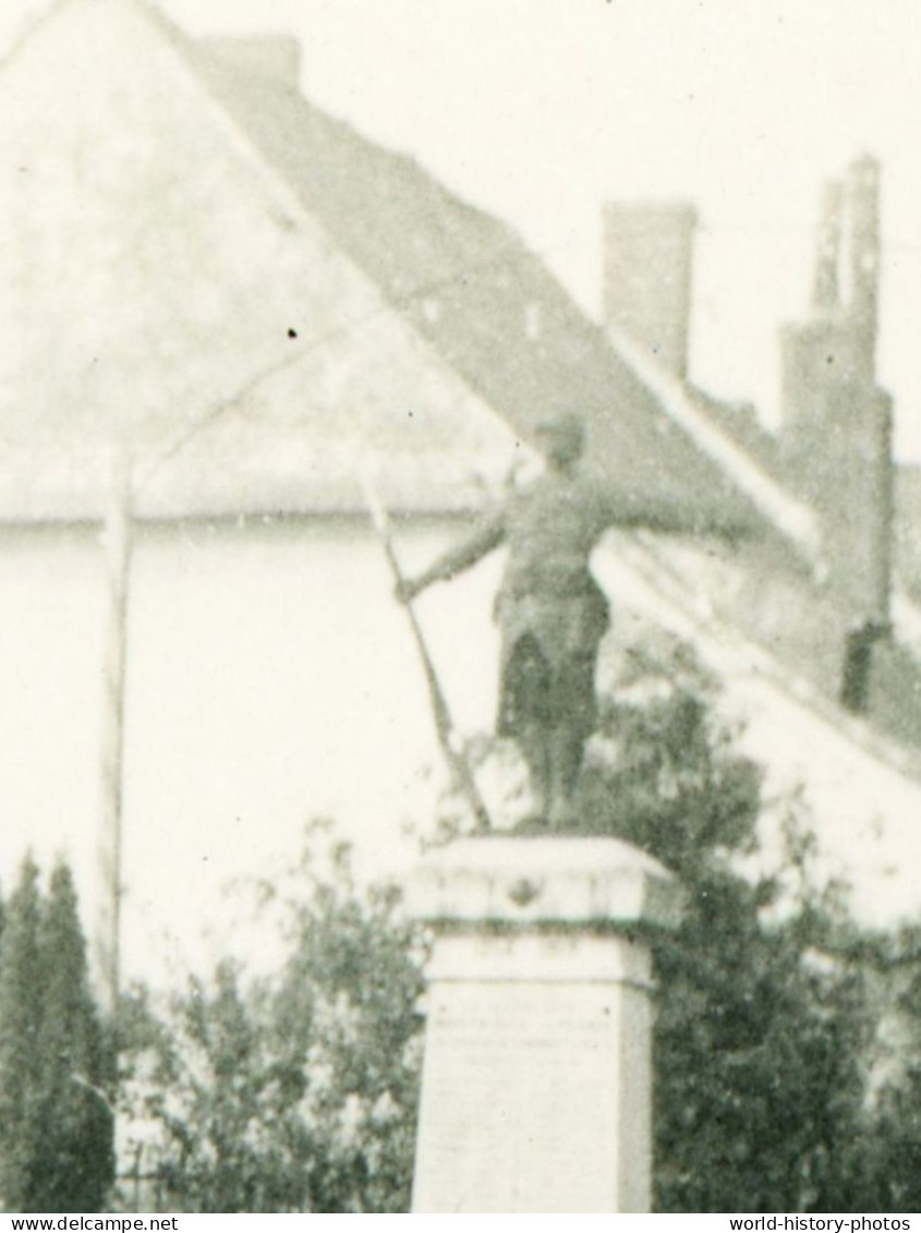 Photo Ancienne D'un Soldat Allemand - LANDOUZY La VILLE - Prisonniers & Monument Aux Morts - 1940 - WW2 Eparcy Hirson - Guerre, Militaire
