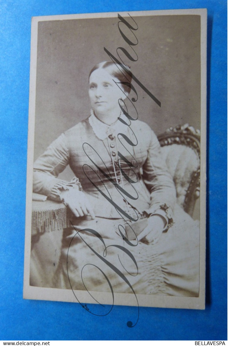 C.D.V. Carte De Visite. Atelier Portret Photo  Londen W.R. FROST.. - Geïdentificeerde Personen