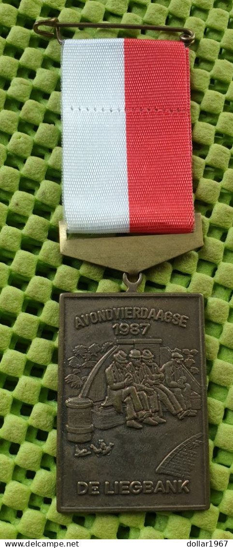 Medaile   :  Avondvierdaagse 1987 - Liegbank - Helmond  -  Original Foto  !!  Medallion  Dutch . - Other & Unclassified