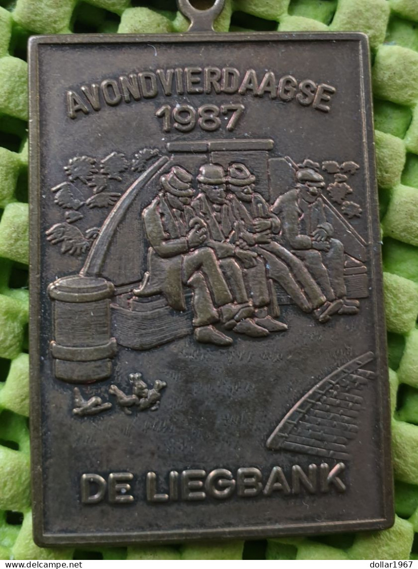 Medaile   :  Avondvierdaagse 1987 - Liegbank - Helmond  -  Original Foto  !!  Medallion  Dutch . - Sonstige & Ohne Zuordnung