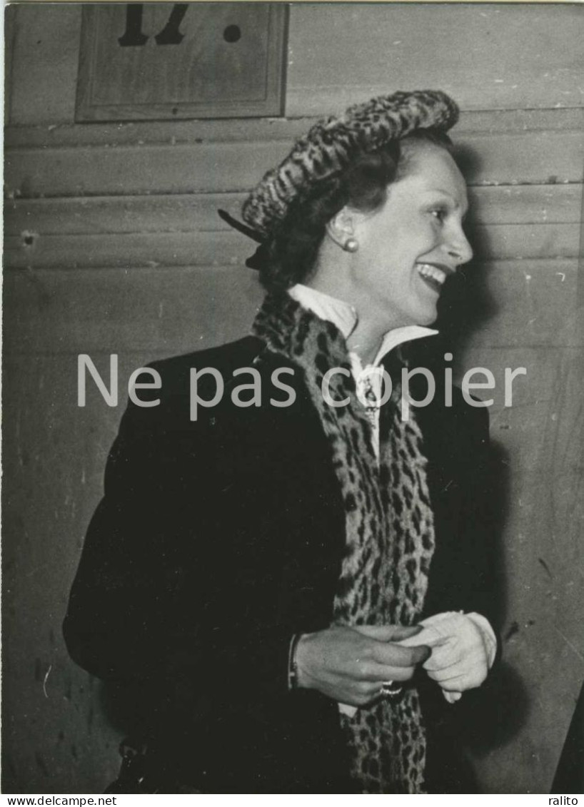 HELENE PERDRIERE Vers 1945 Actrice Comédienne Photo 17 X 13 Cm - Célébrités