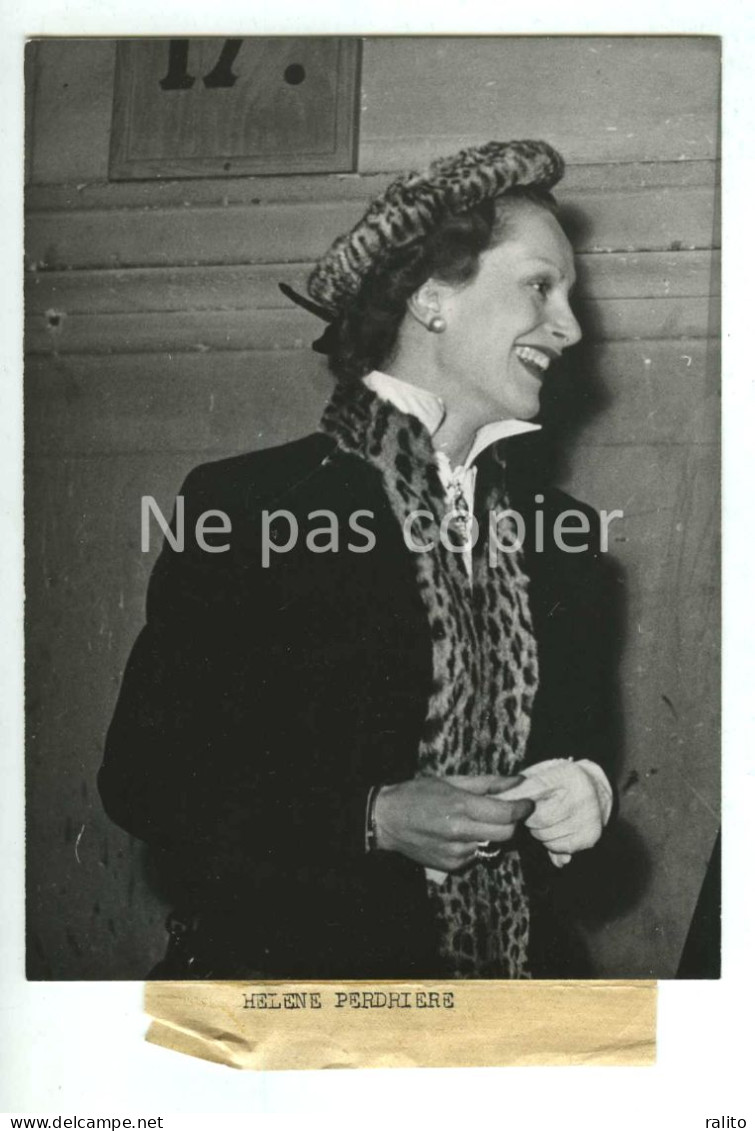HELENE PERDRIERE Vers 1945 Actrice Comédienne Photo 17 X 13 Cm - Famous People
