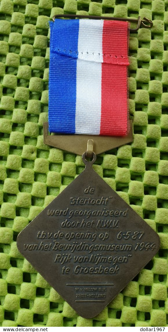 Medaile   : N.W.V. Bevrijdsmuseum Rijk Van Nijmegen Groesbeek -  Original Foto  !!  Medallion  Dutch . - Autres & Non Classés
