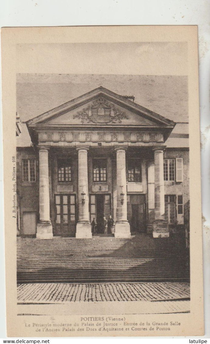 Poitiers  86  Belle Carte  Non Circulée Peristyle Moderne Du Palais De Justice _Entrée De La Grande Salle-Ancien Palais - Poitiers