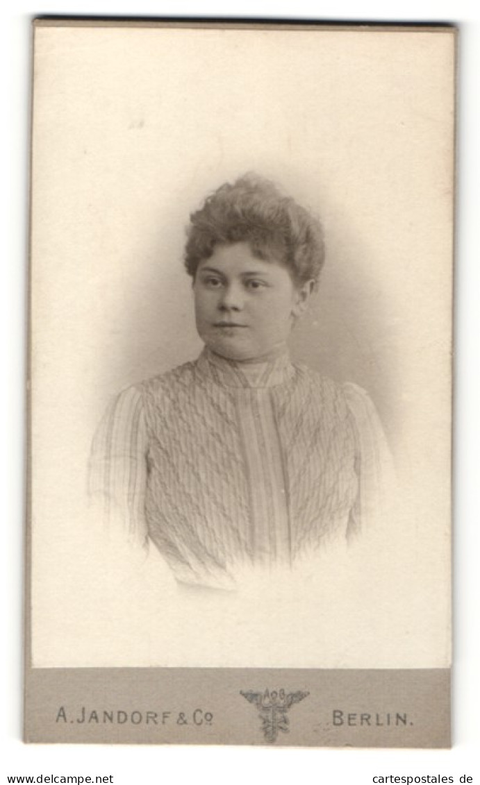 Fotografie A. Jandorf & Co., Berlin, Portrait Junge Frau Mit Zeitgenöss. Frisur  - Anonymous Persons