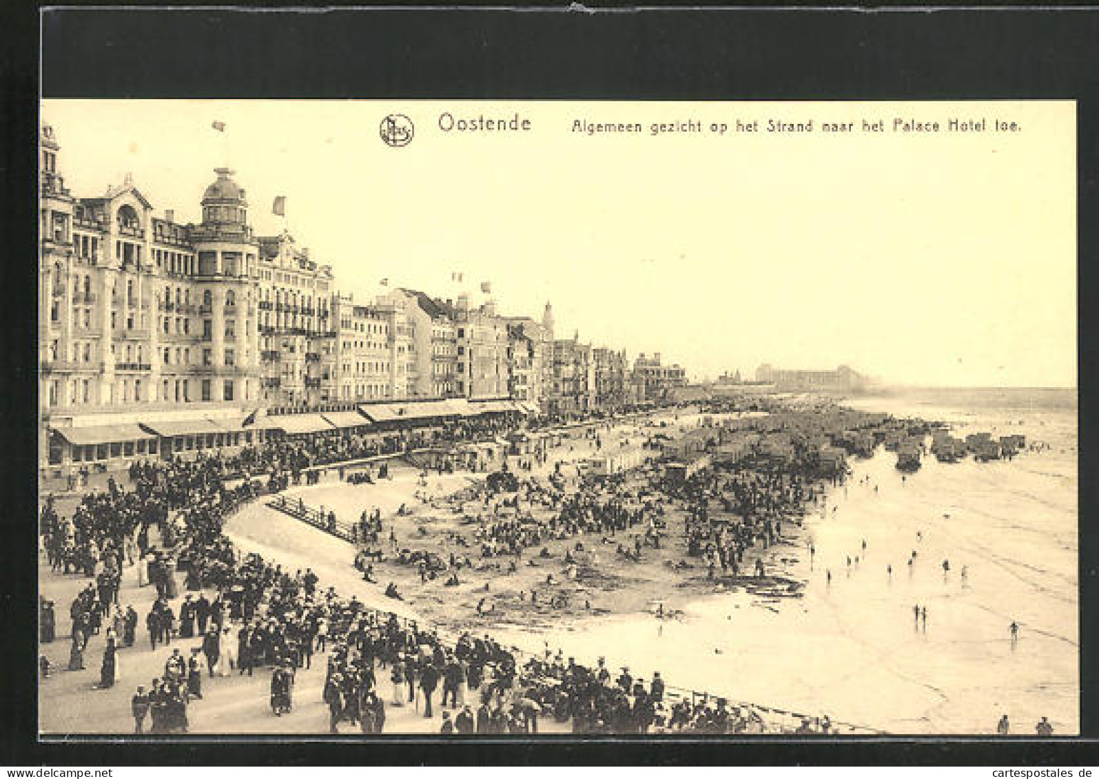 AK Oostende, Algemen Gezicht Op Het Strand Naar Het Palace Hotel Toe  - Oostende