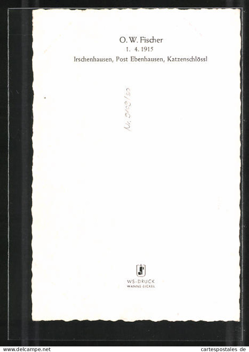 AK Schauspieler O.W. Fischer Blickt In Die Kamera  - Actors