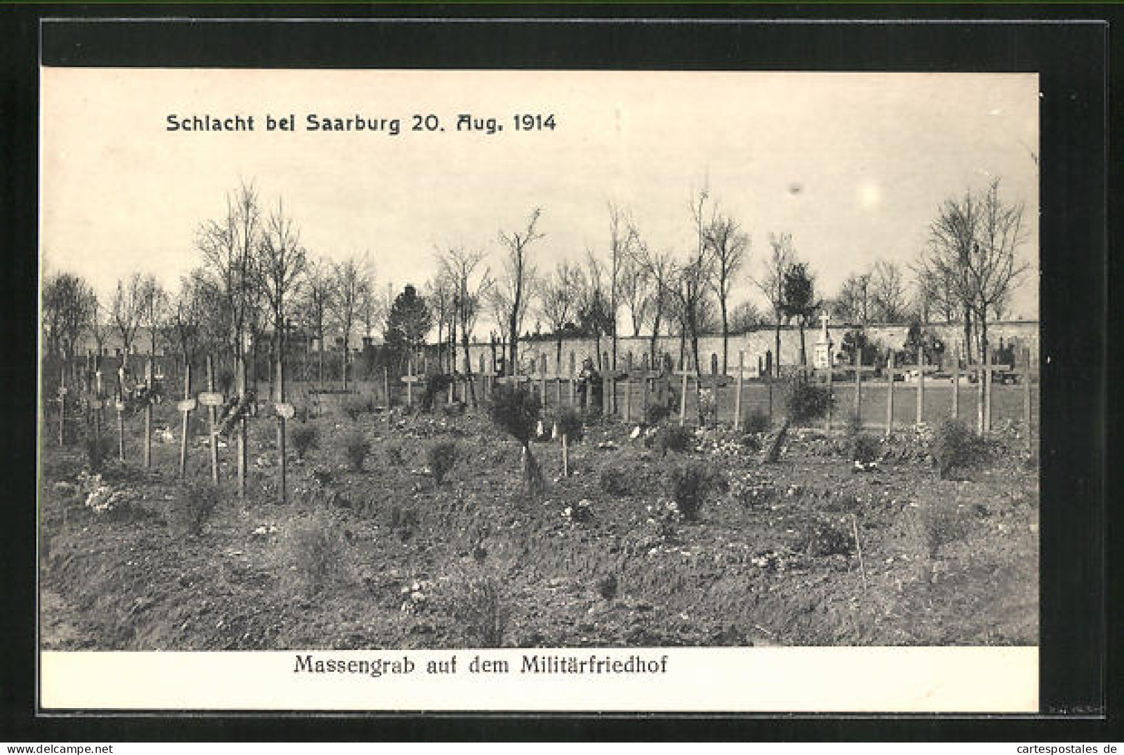 AK Massengrab Auf Dem Militärfriedhof, Kriegsgräber  - Guerre 1914-18
