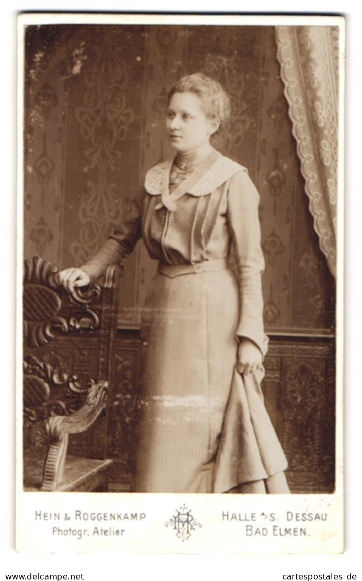 Fotografie Hein & Roggenkamp, Halle A /S., Gr. Ulrichstrasse 36, Portrait Junge Dame Im Eleganten Kleid  - Personnes Anonymes