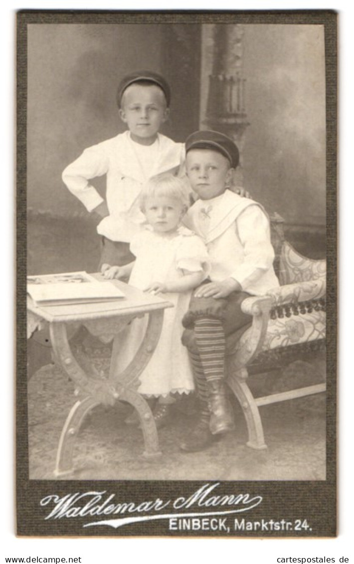 Fotografie Waldemar Mann, Einbeck, Marktstrasse 24, Portrait Kleines Mädchen Und Zwei Jungen In Modischer Kleidung  - Anonymous Persons