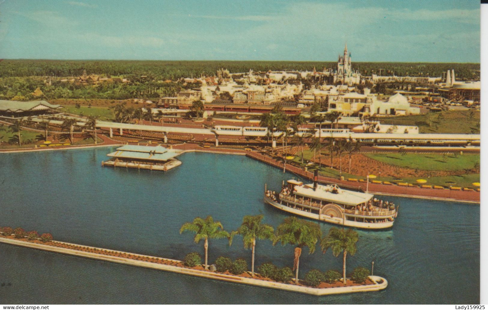 Magic Kingdom Steamboats And Sleek Monorail Trains Harbor Aerial View, Castle, Bateau à Vapeur, Trains Château   2 Scans - Disneyworld