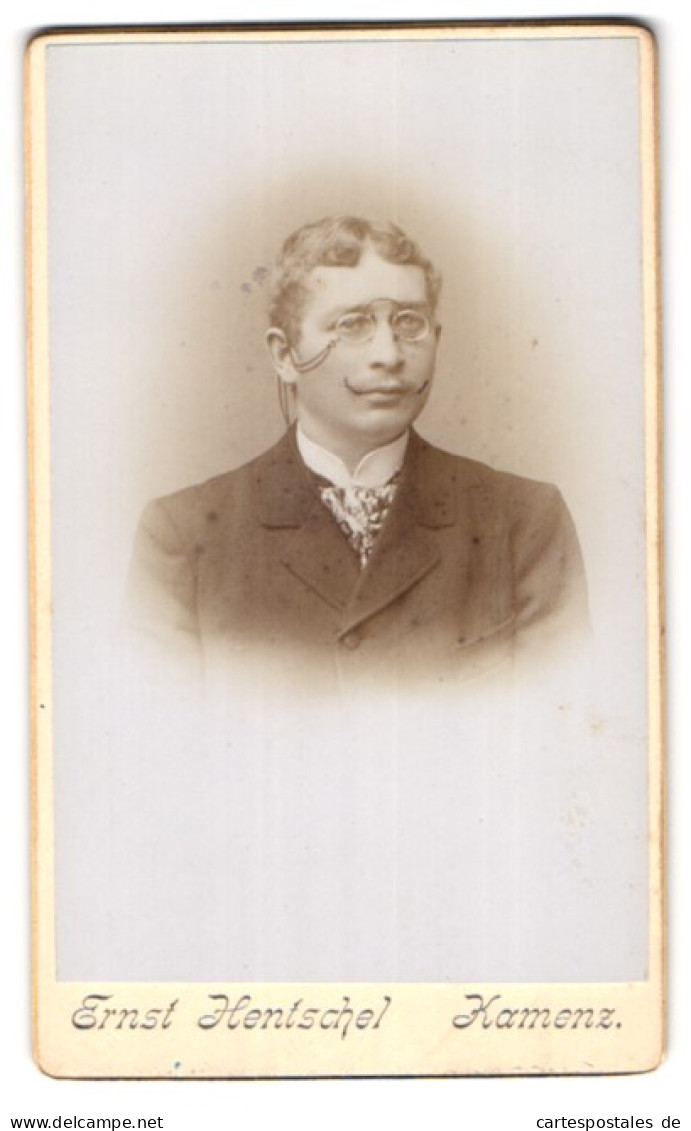 Fotografie Ernst Hentschel, Kamenz I. Sa., Hoyerswerdaerstr. 30, Portrait Junger Mann Mit Zwicker Im Jackett  - Anonymous Persons