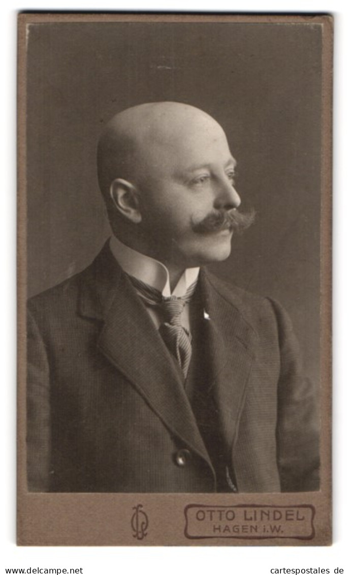 Fotografie Otto Lindel, Hagen I. W., Portrait Stattlicher Herr Mit Glatze Und Schnurrbart  - Anonymous Persons