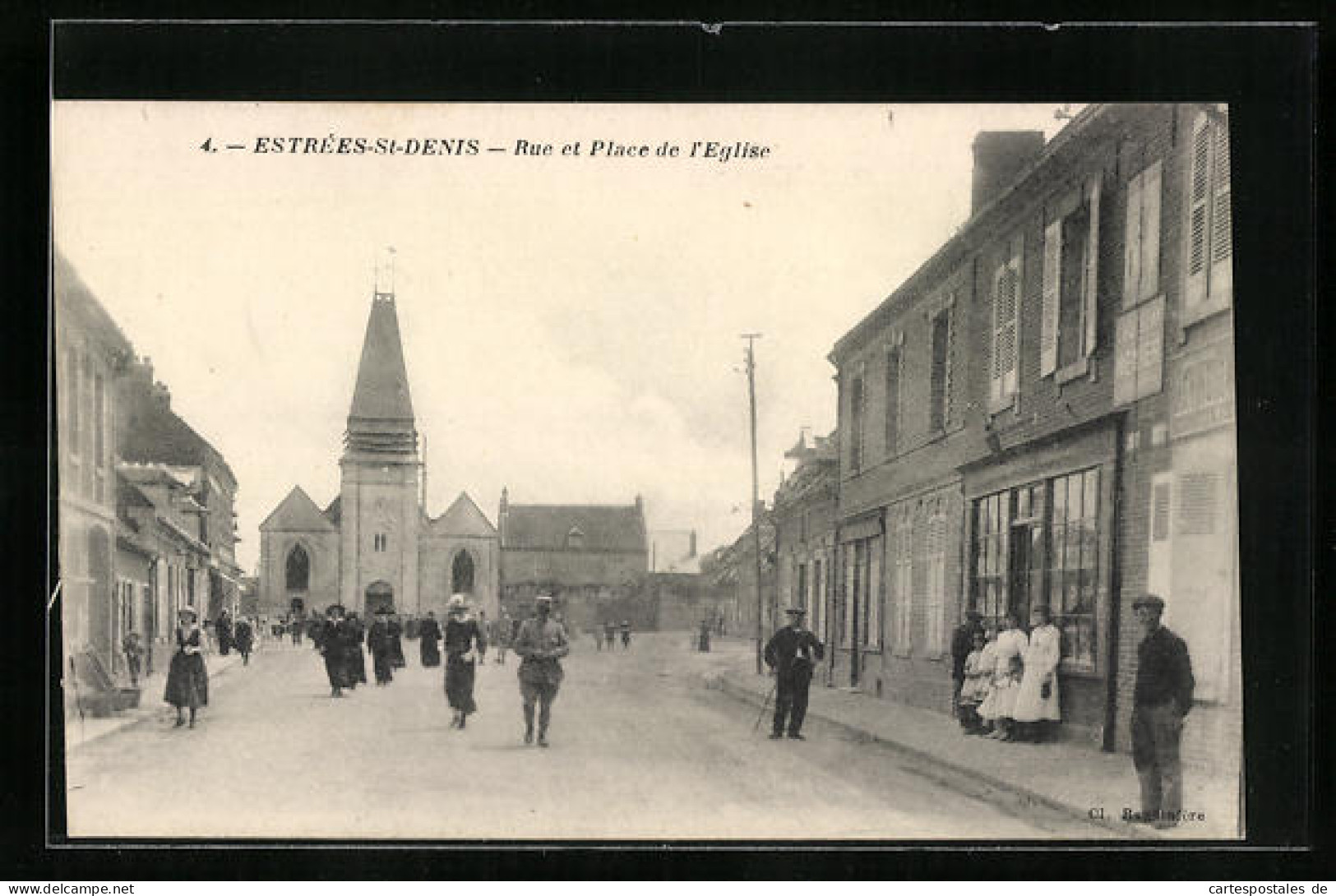 CPA Estrées-St-Denis, Rue Et Place De L'Eglise  - Other & Unclassified