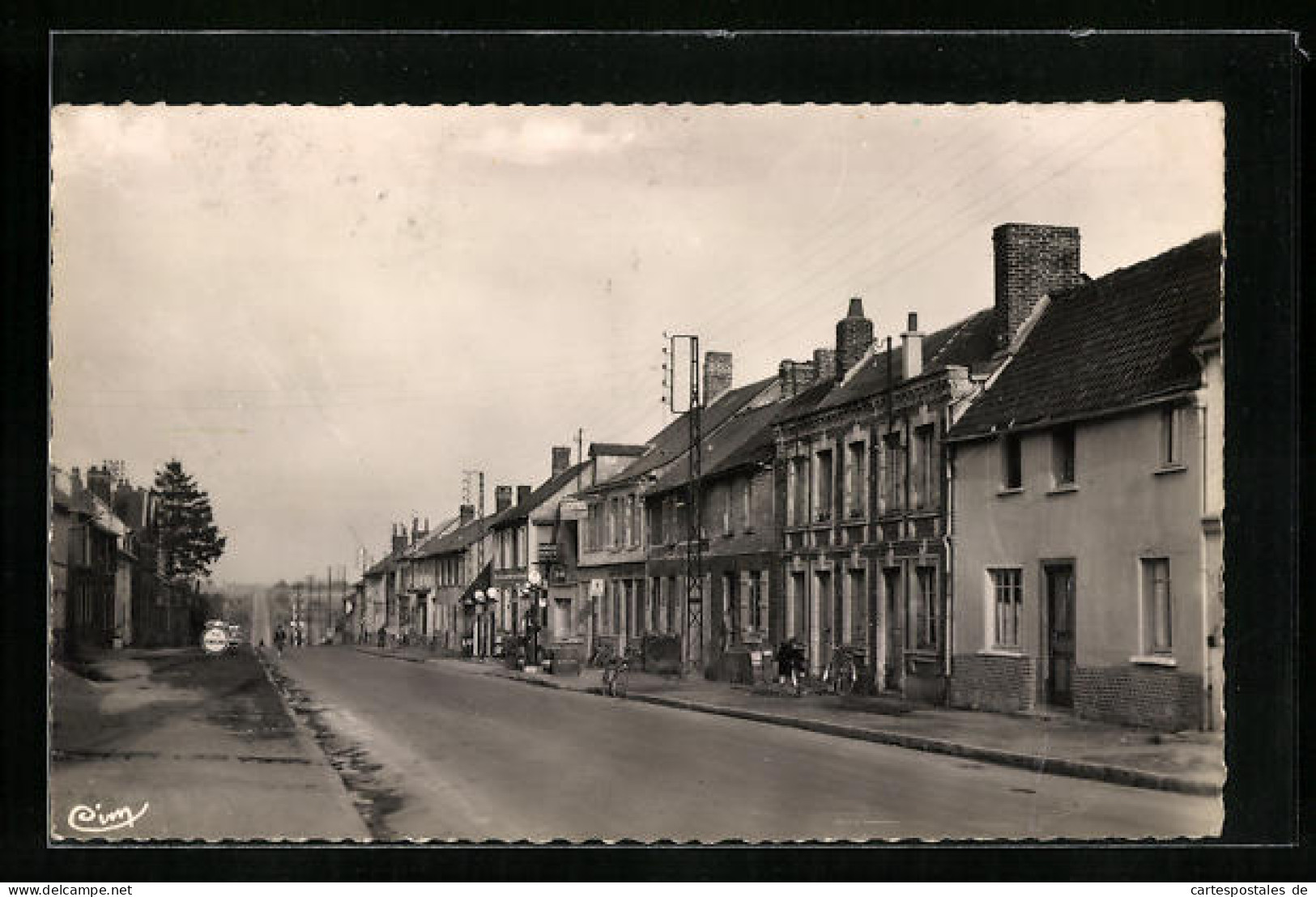 CPA Crèvecoeur-le- Grand, Avenue De Breteuil  - Breteuil