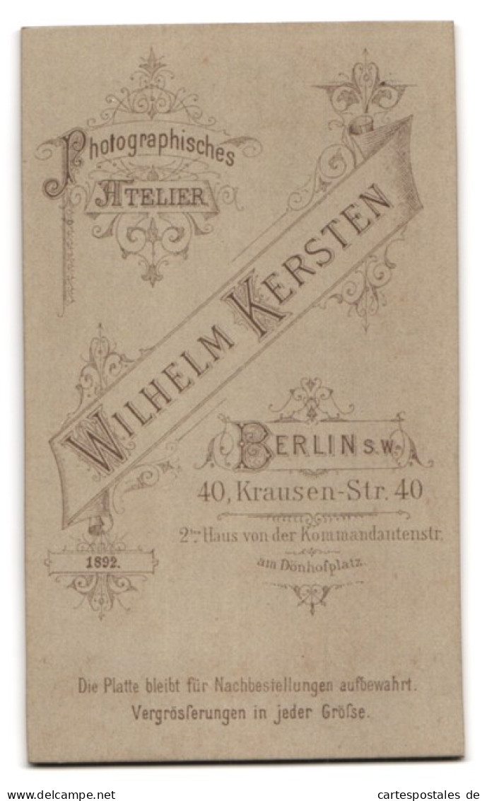 Fotografie Wilhelm Kersten, Berlin, Krausenstr. 40, Portrait Charmanter Junger Mann Mit Oberlippenbart  - Personnes Anonymes