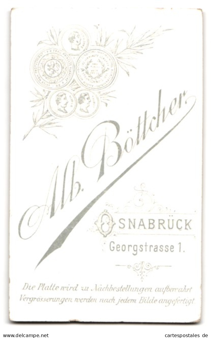 Fotografie Alb. Böttcher, Osnabrück, Georgstr. 1, Portrait Dunkelhaarige Schönheit In Prachtvoller Weisser Bluse  - Anonymous Persons
