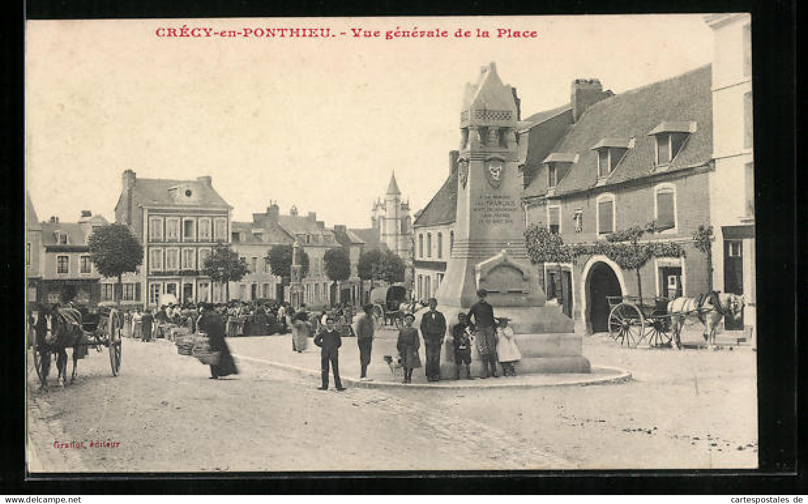 CPA Crecy-en-Ponthieu, Vue Generale De La Place  - Crecy En Ponthieu