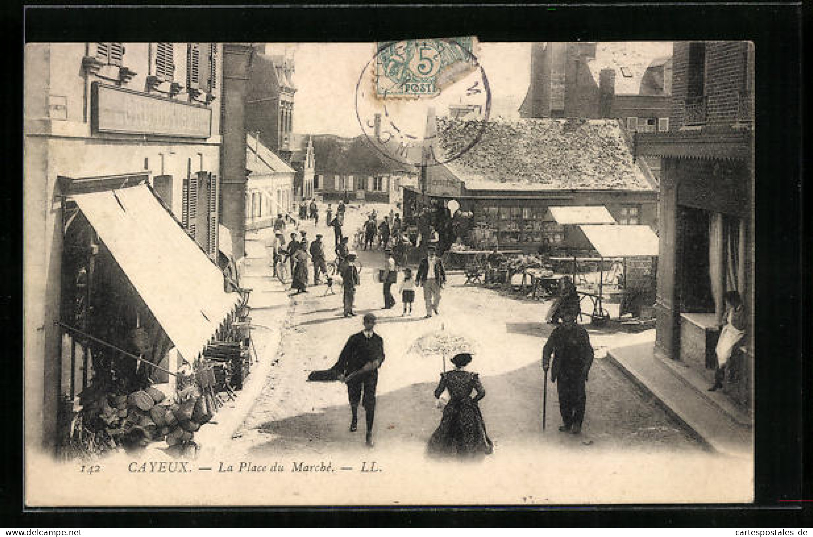 CPA Cayeux, La Place Du Marche  - Autres & Non Classés