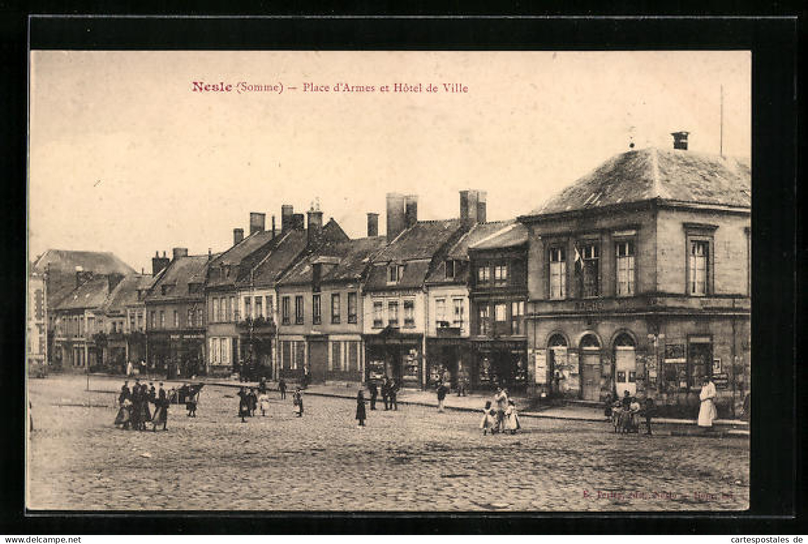 CPA Nesle, Place D`Armes Et Hotel De Ville  - Nesle