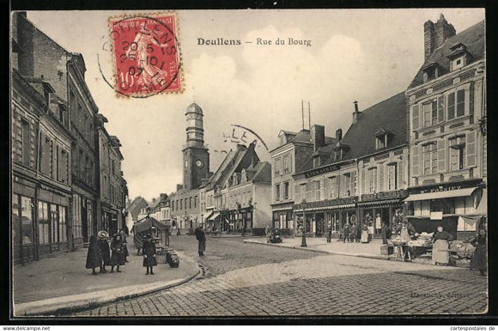 CPA Doullens, Rue Du Bourg  - Doullens