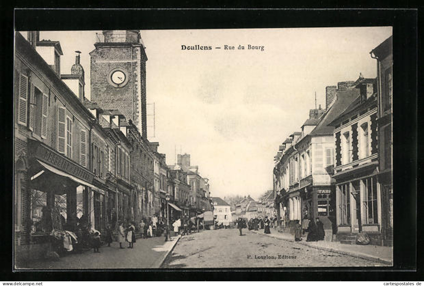 CPA Doullens, Rue Du Bourg, Maison Dessaint  - Doullens