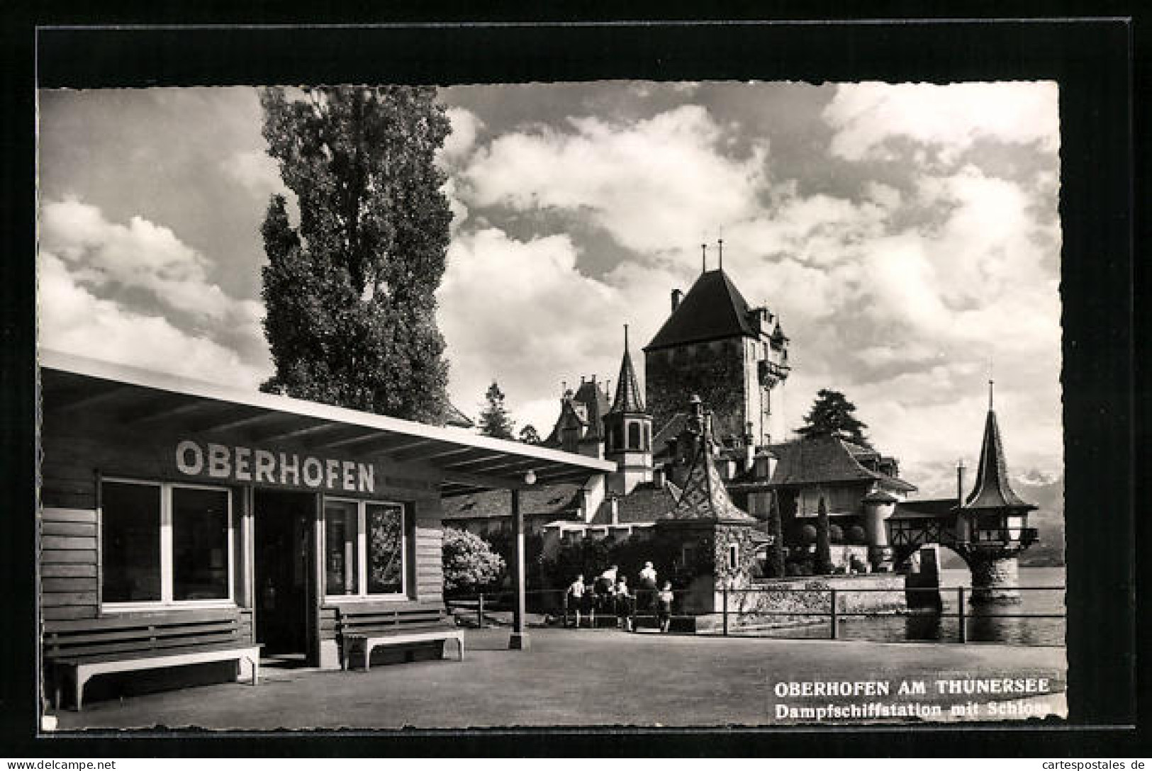 AK Oberhofen Am Thunersee, Dampfschiffstation Mit Dem Schloss  - Oberhofen Am Thunersee