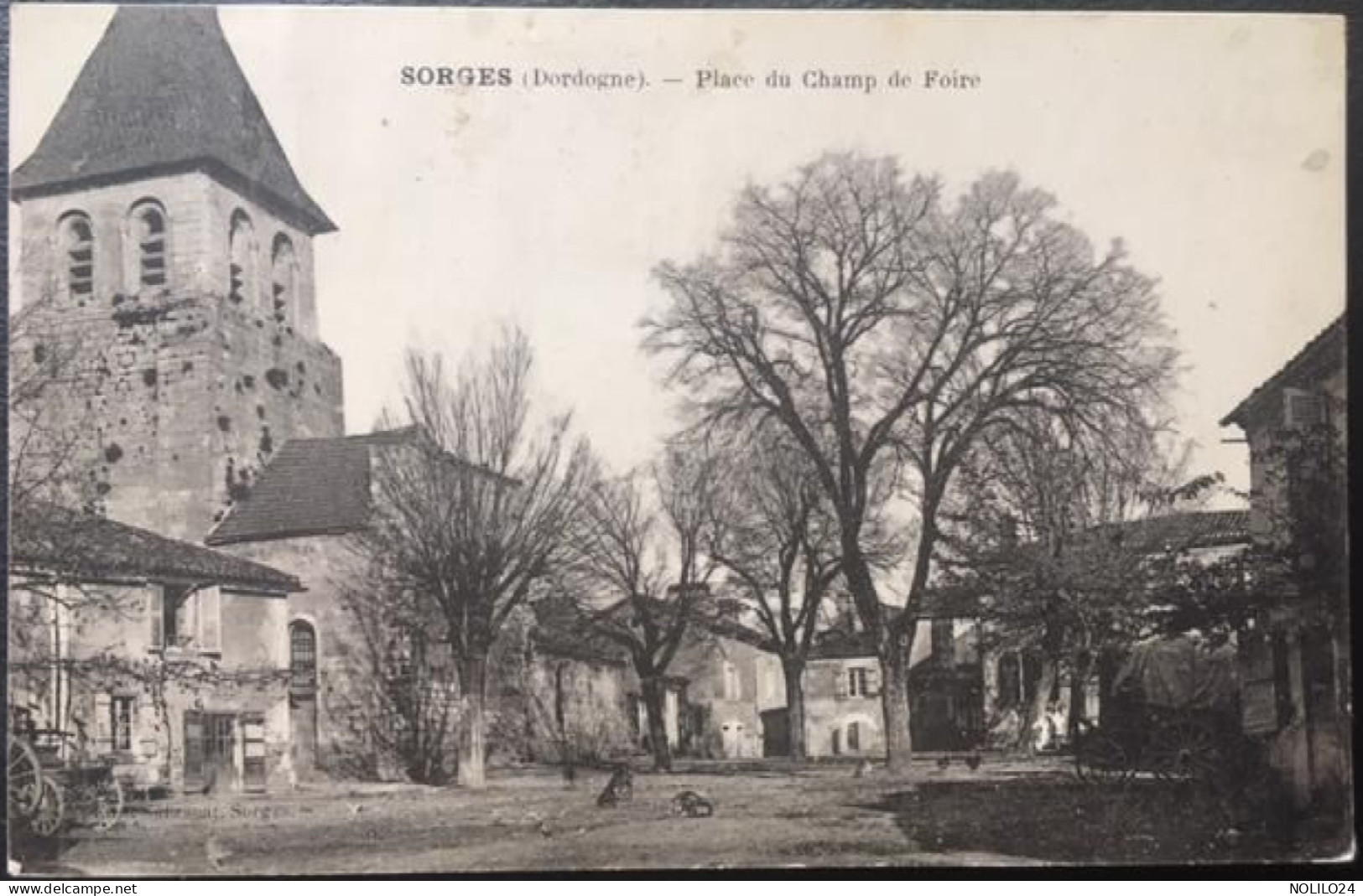 Cpa 24 Dordogne, SORGES, Place Du Champ De Foire, Chiens, Poules, Charrette, écrite En 1925 - Other & Unclassified