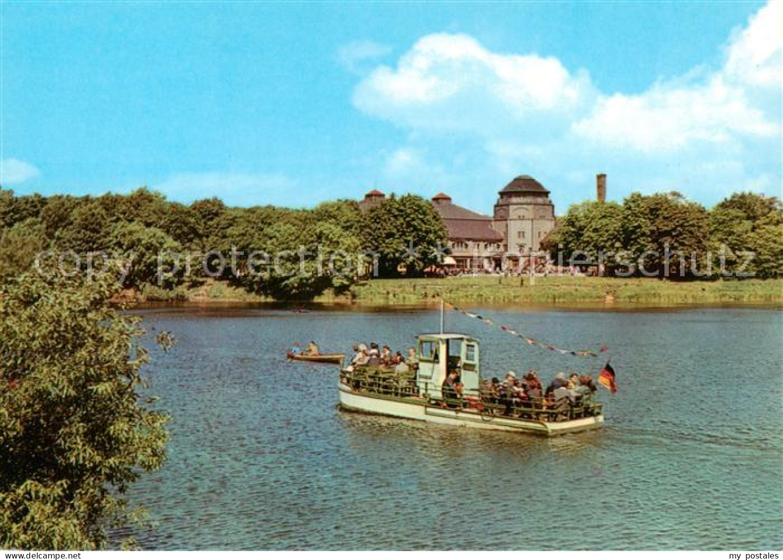 73832900 Leipzig Auensee Faehrschiff Mit Blick Zur HO Gaststaette Leipzig - Leipzig