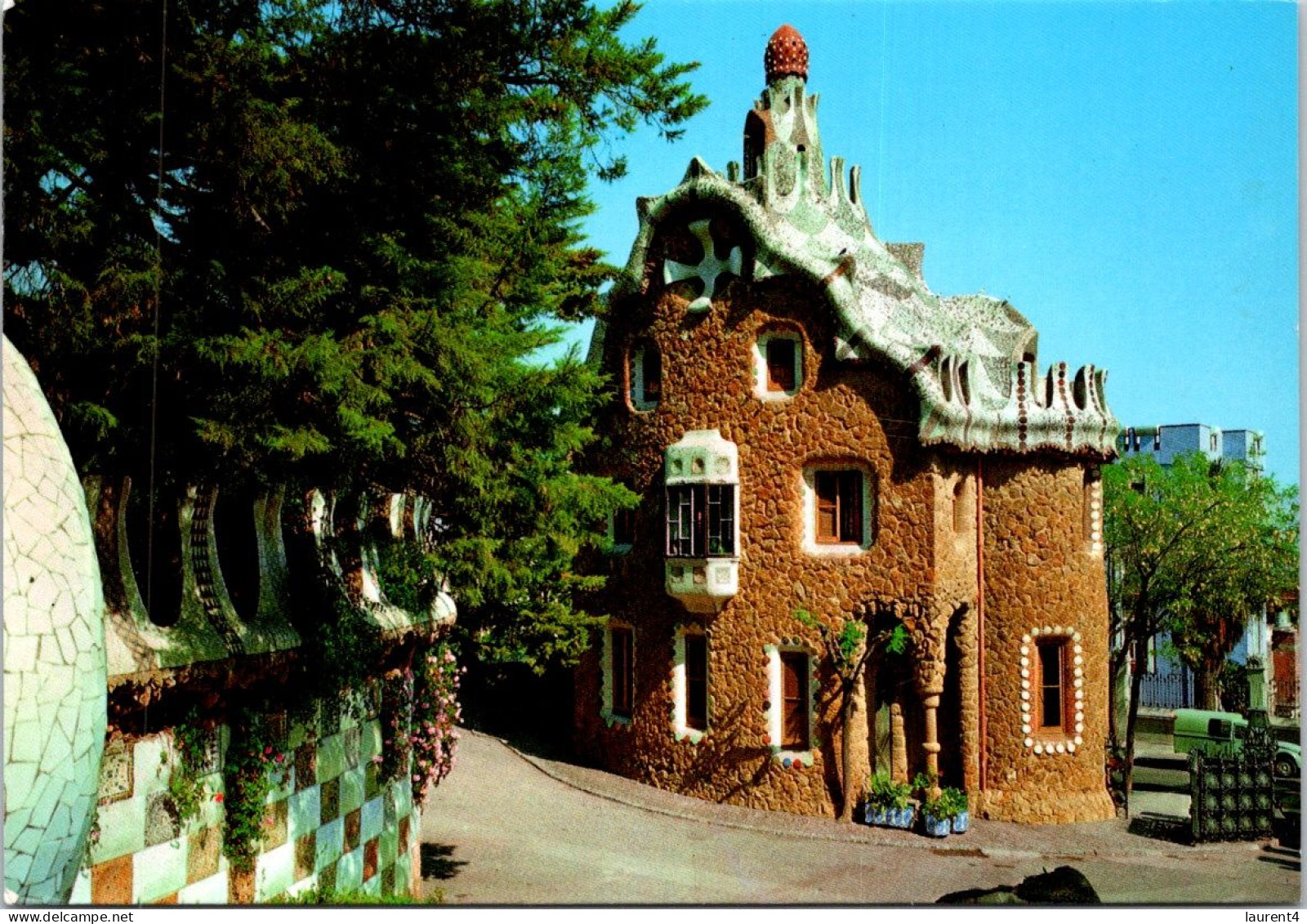 20-5-2024 (5 Z 36) Spain (posted To Australia In 1990) Barcelona Parc Güell (UNESCO) - Barcelona