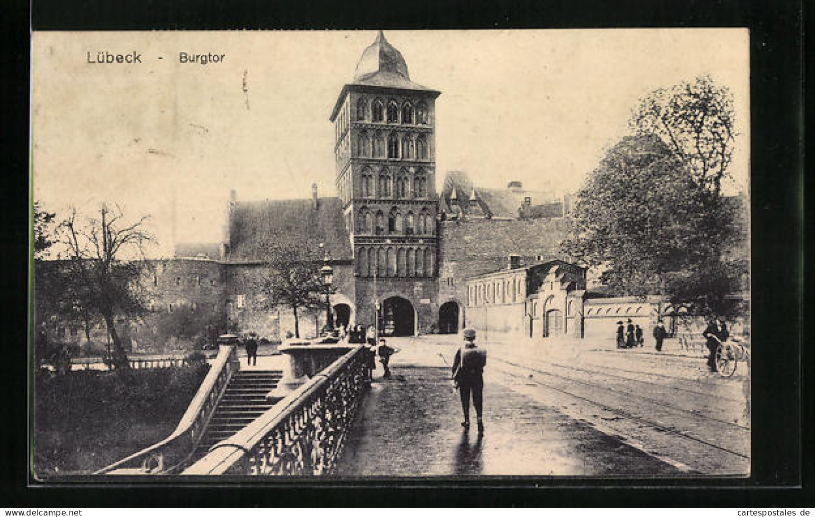 AK Lübeck, Schüler Vor Dem Burgtor  - Luebeck