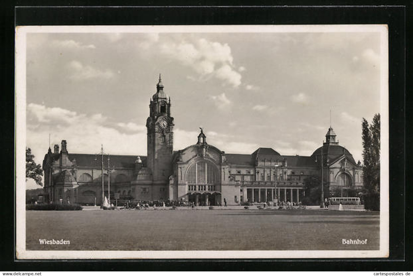 AK Wiesbaden, Der Bahnhof Mit Vorplatz  - Wiesbaden