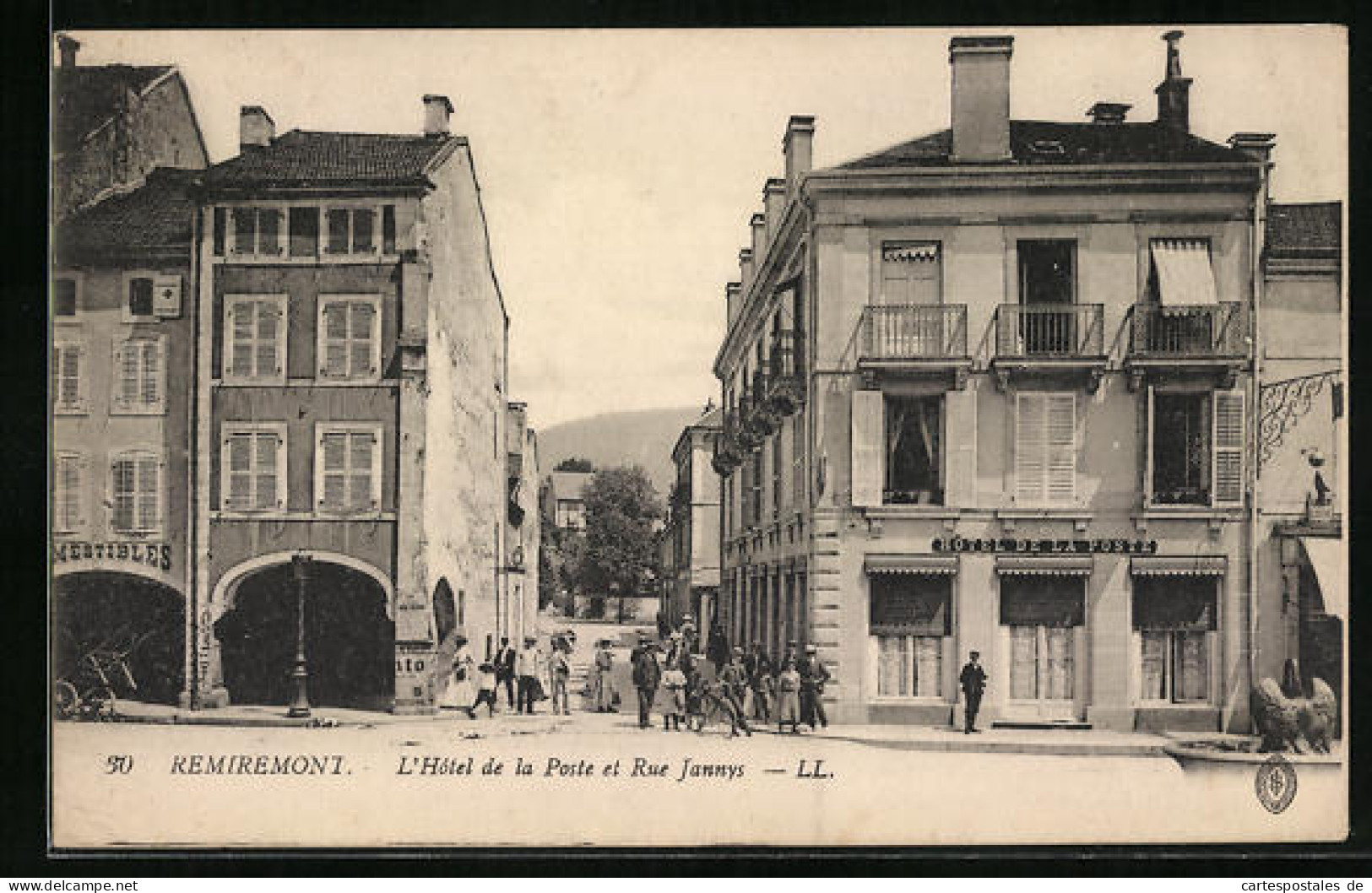 CPA Rentiremont, L'Hotel De La Poste Et Rue Jannys  - Autres & Non Classés