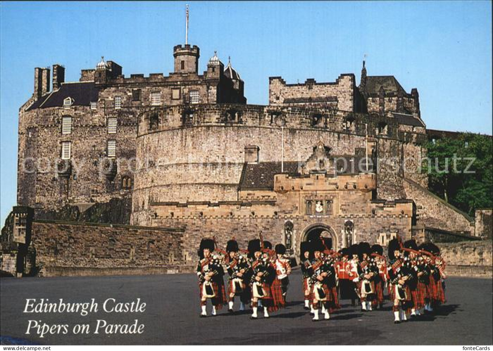 72571604 Edinburgh Castle Pipers On Parade Edinburgh - Sonstige & Ohne Zuordnung