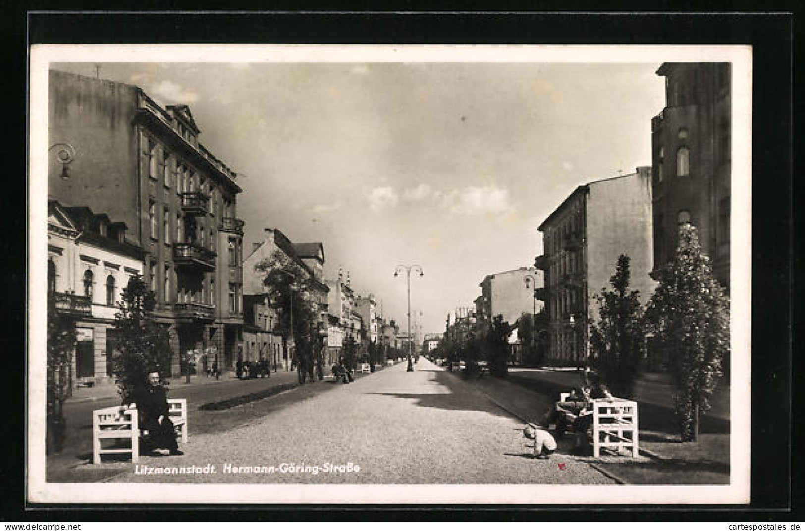 AK Litzmannstadt, Passanten In Der Hermann-Göring-Strasse  - Pologne