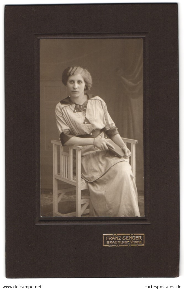 Fotografie Franz Senger, Braunlage I. Harz, Junge Dame In Modischer Kleidung  - Anonymous Persons