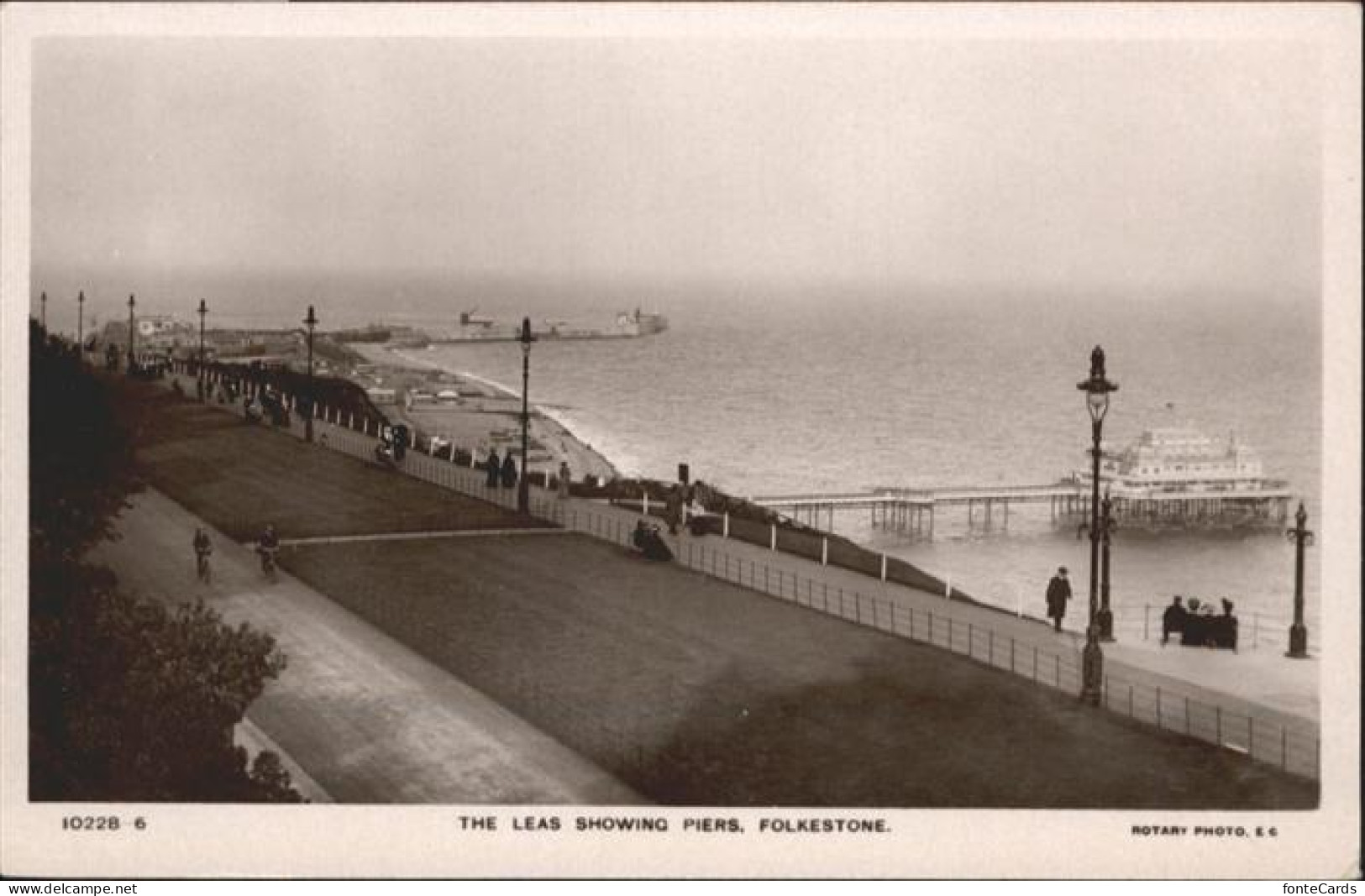 10990084 Folkestone Leas Showing Piers Folkestone - Other & Unclassified